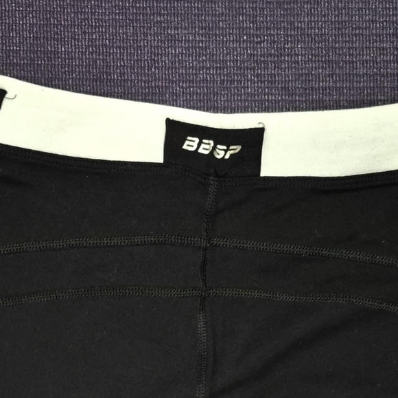 Bebe Sport 2-PC Black/Sugar Coral Tank w/Shelf Bra & Flared Pants - XS/Petites. - Picture 8 of 9